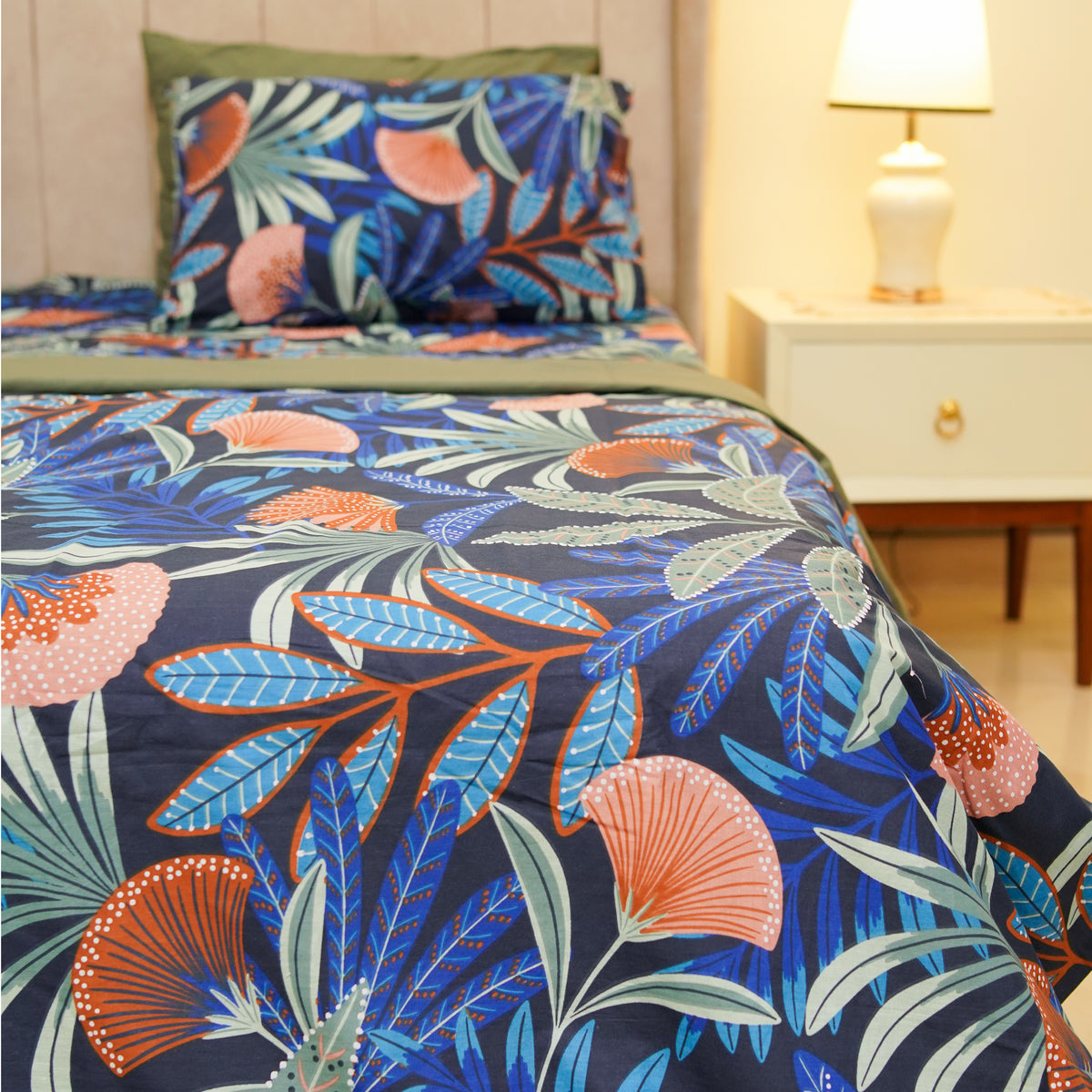 Black Night Single Duvet Cover & Comforter Set