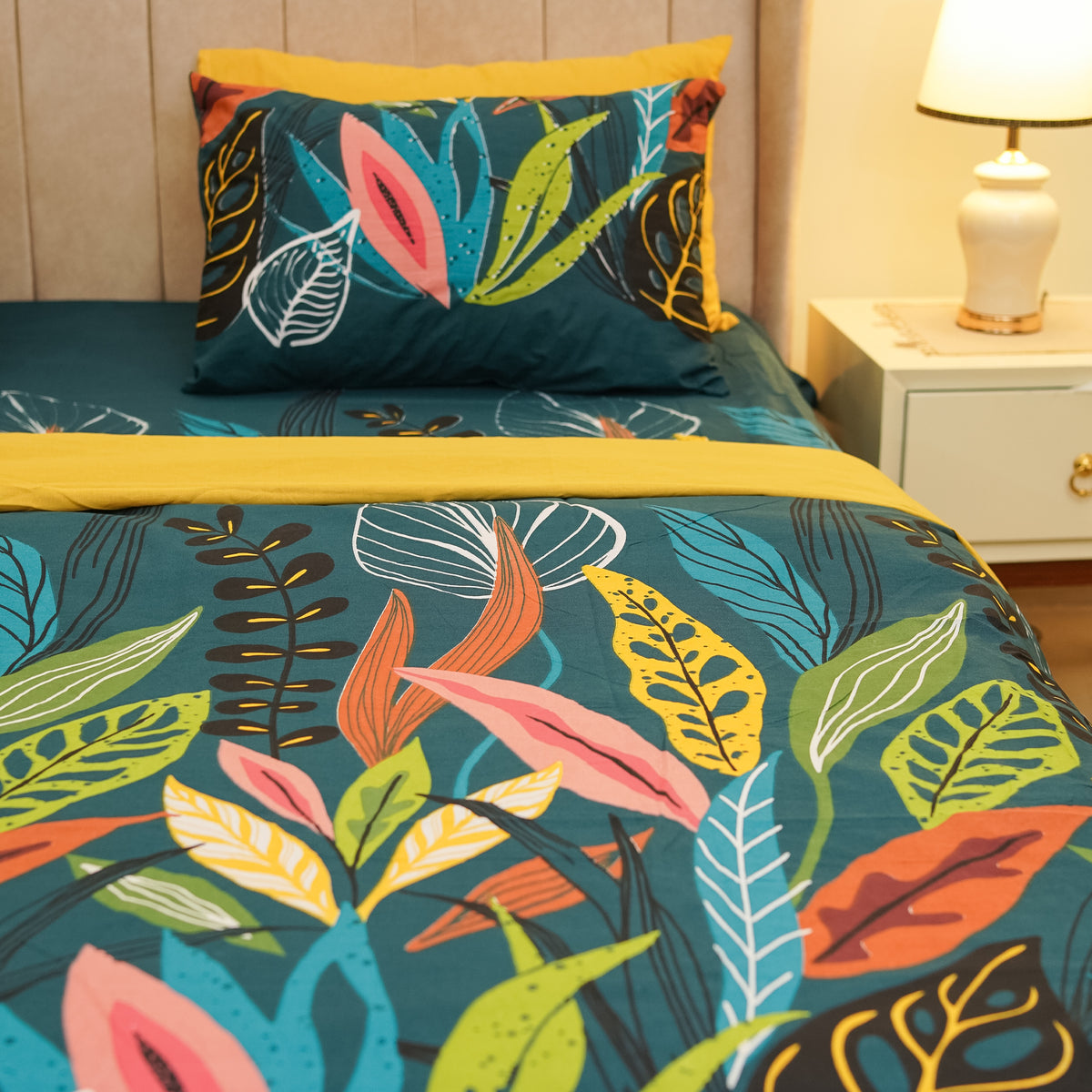 Leafy Jungle King Bedsheet Set