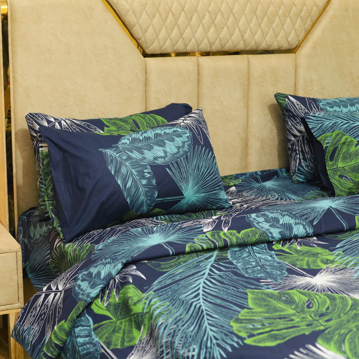 Jungle Night King Bedsheet Set